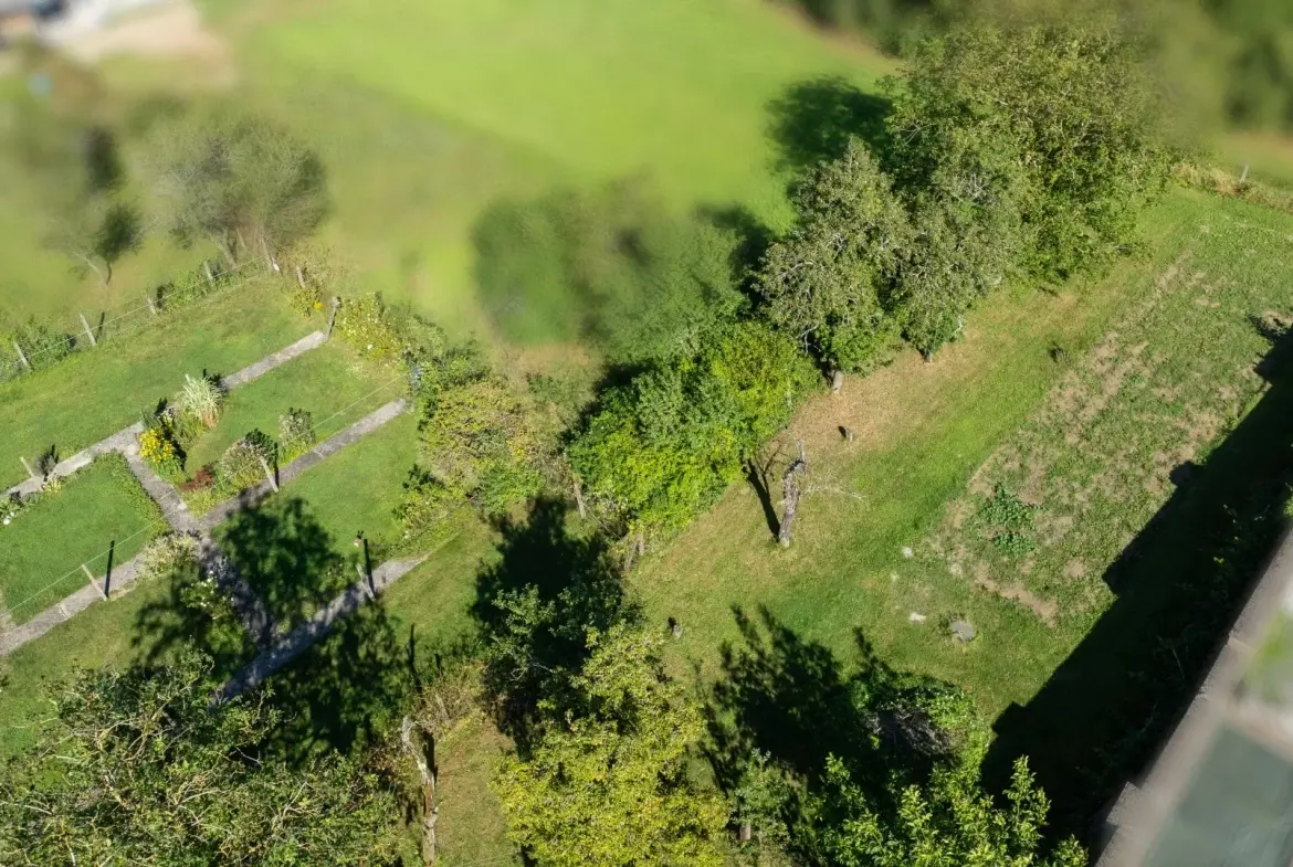 Maison 140 m2 avec terrasse, grand terrain et dépendances à Farébersviller 
