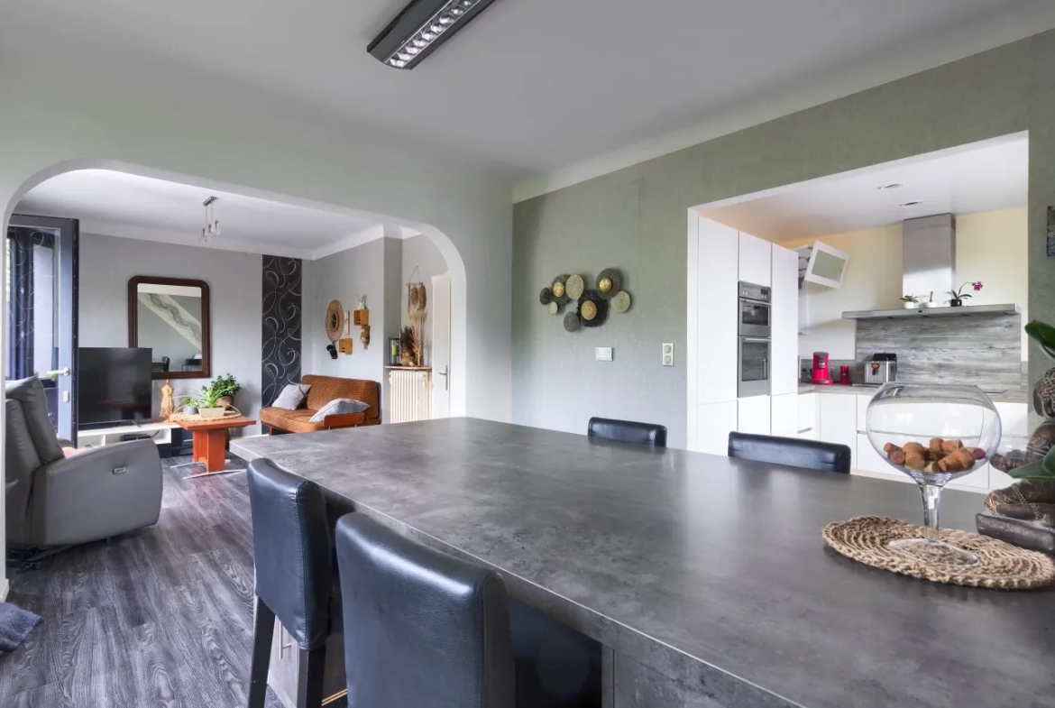 Maison 140 m2 avec terrasse, grand terrain et dépendances à Farébersviller 