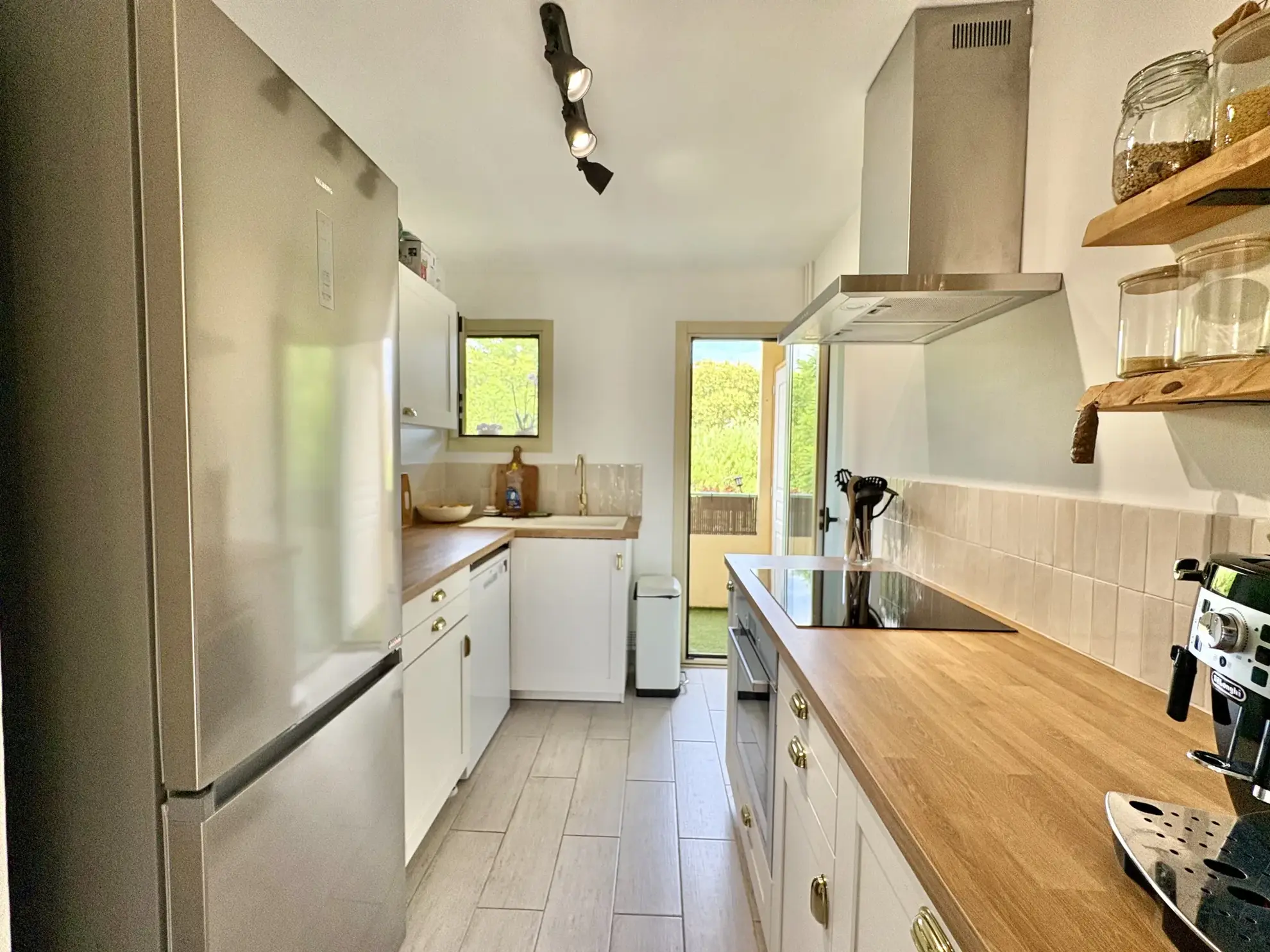 Appartement T3 rénové avec terrasse et cave à Six-Fours-Les-Plages 