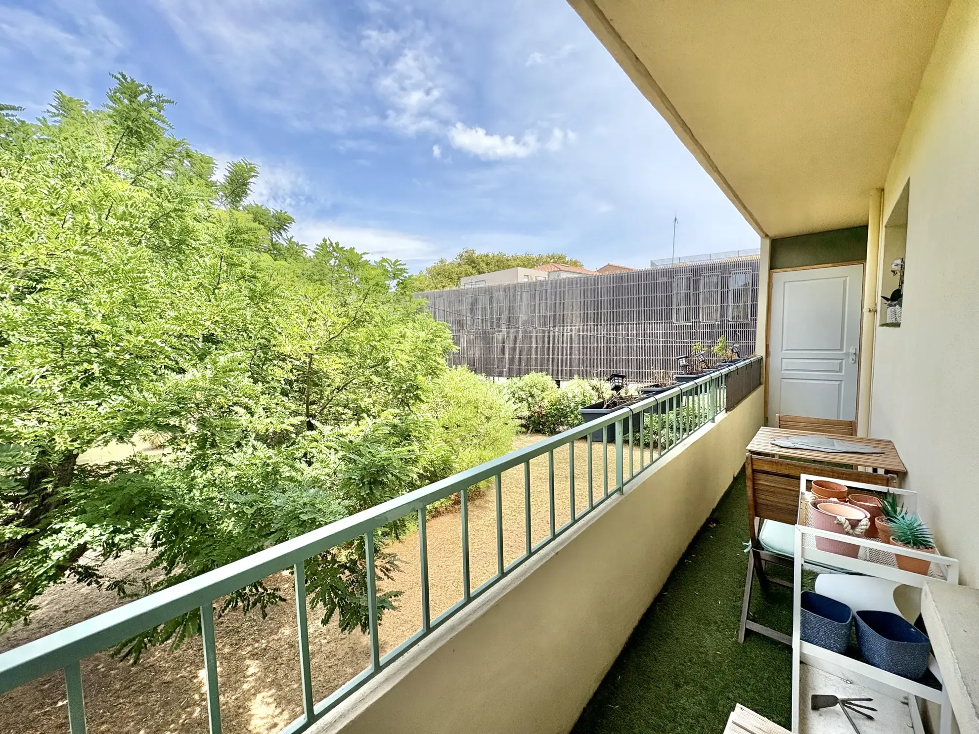 Appartement T3 rénové avec terrasse et cave à Six-Fours-Les-Plages 