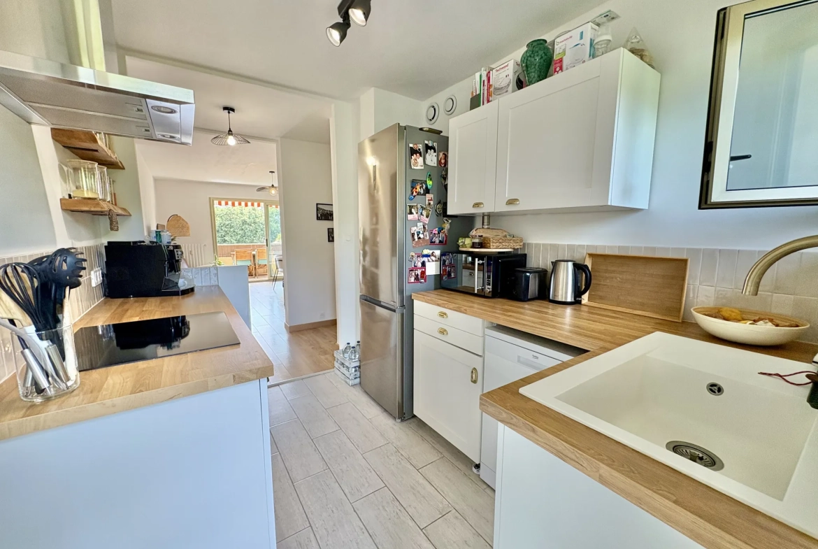 Appartement T3 rénové avec terrasse et cave à Six-Fours-Les-Plages 