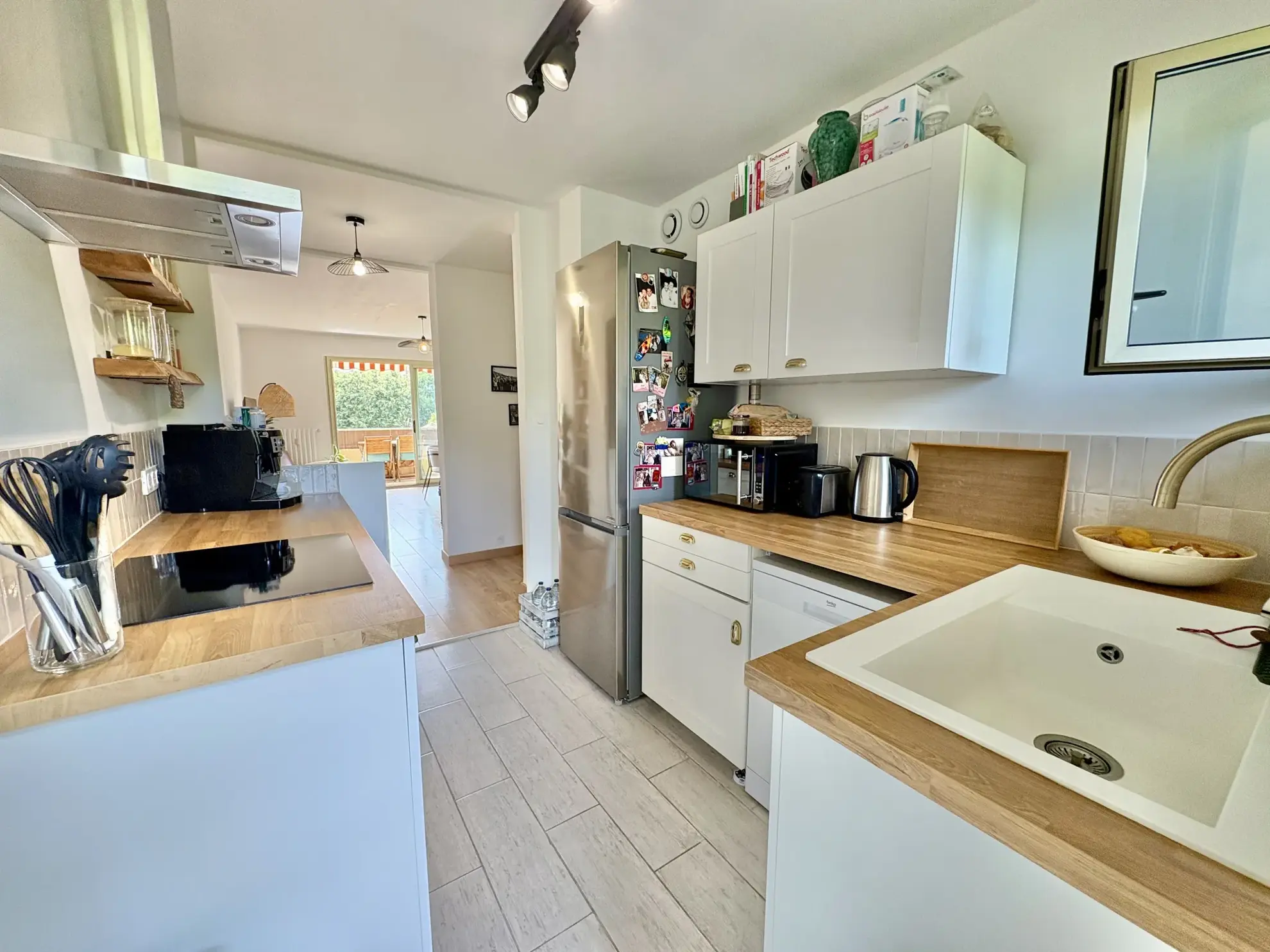 Appartement T3 rénové avec terrasse et cave à Six-Fours-Les-Plages 