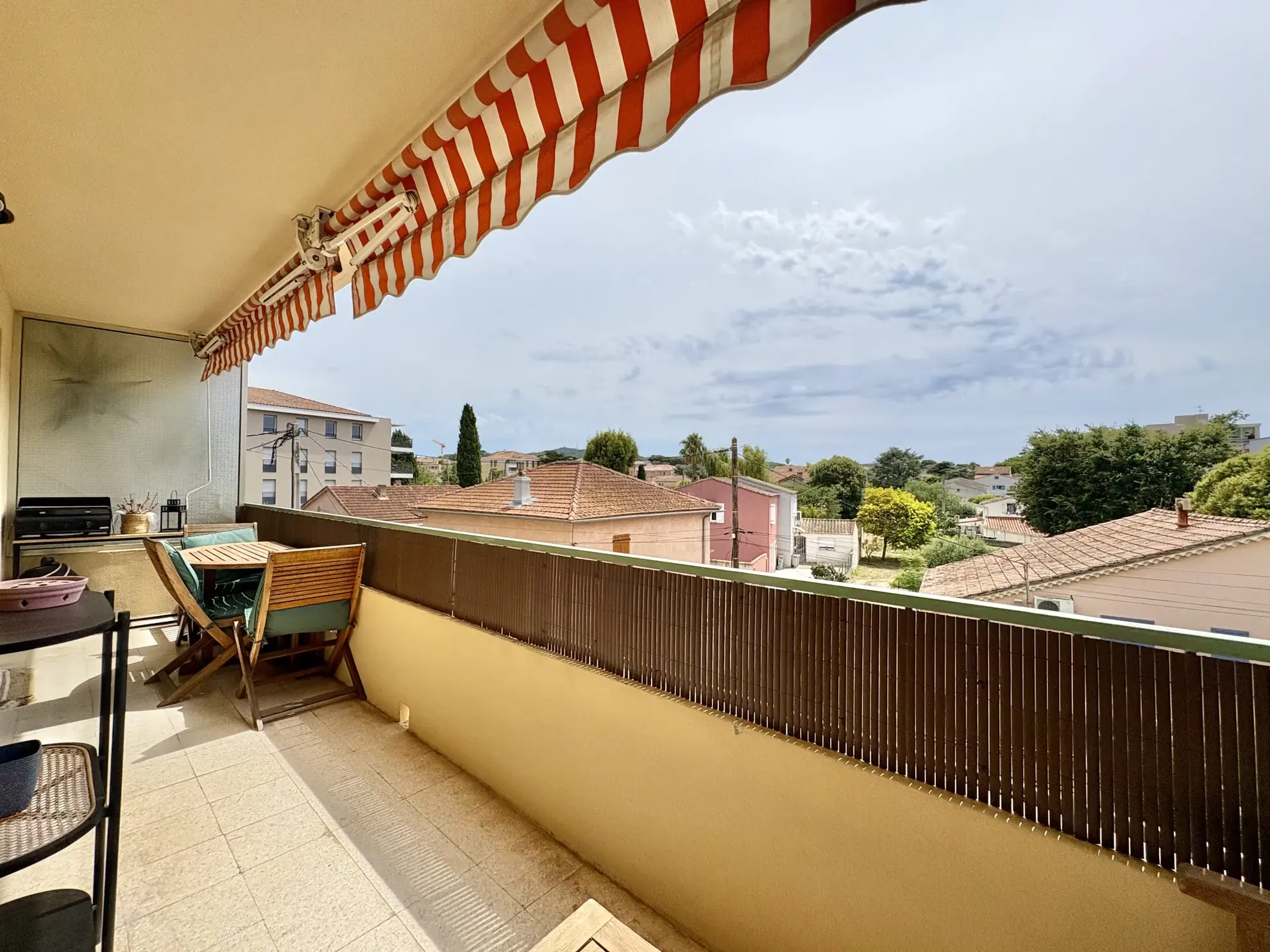 Appartement T3 rénové avec terrasse et cave à Six-Fours-Les-Plages 
