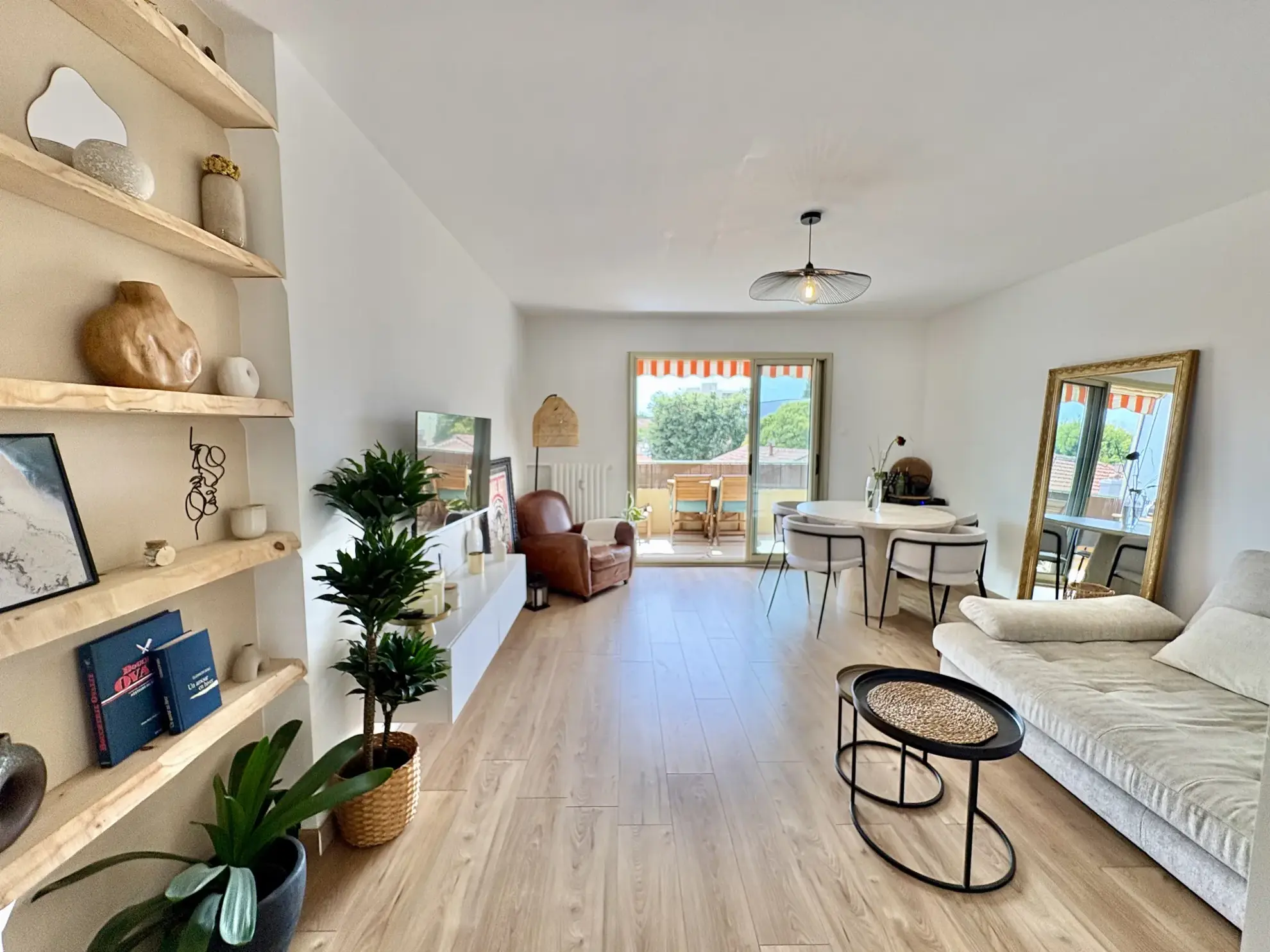 Appartement T3 rénové avec terrasse et cave à Six-Fours-Les-Plages 