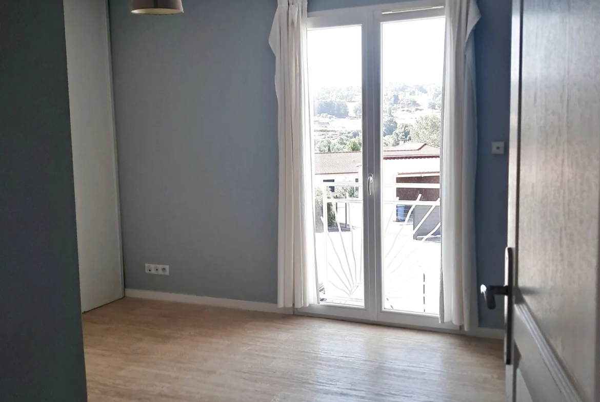 Villa récente à Limoges avec 3 chambres, garage et performance énergétique exceptionnelle 