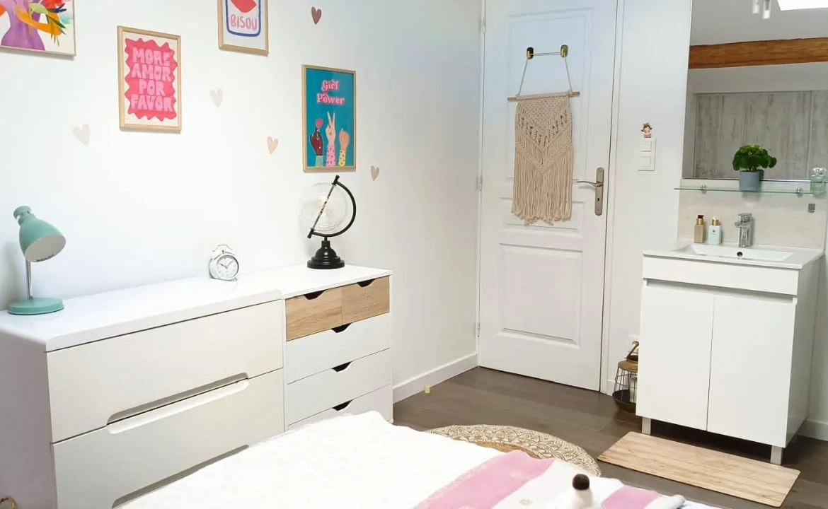 Maison lumineuse de 125 m² avec terrasse et garage à Pouzolles près de Pézenas 