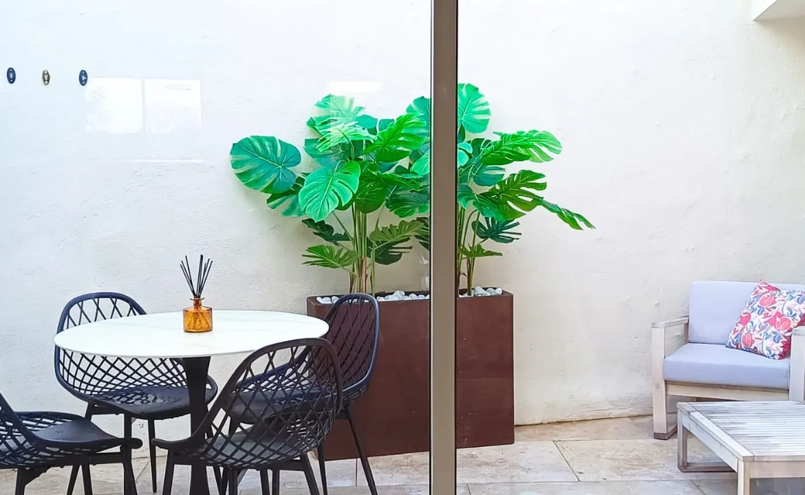 Maison lumineuse de 125 m² avec terrasse et garage à Pouzolles près de Pézenas 