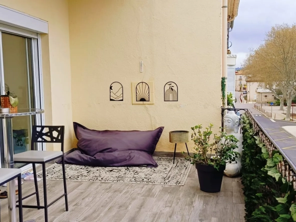Maison lumineuse de 125 m² avec terrasse et garage à Pouzolles près de Pézenas