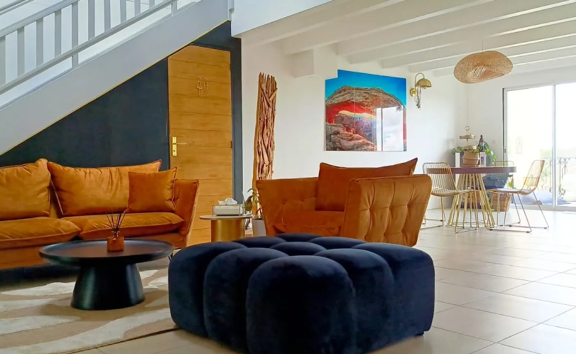 Maison lumineuse de 125 m² avec terrasse et garage à Pouzolles près de Pézenas 