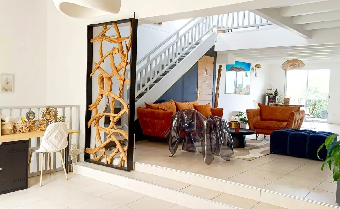 Maison lumineuse de 125 m² avec terrasse et garage à Pouzolles près de Pézenas 