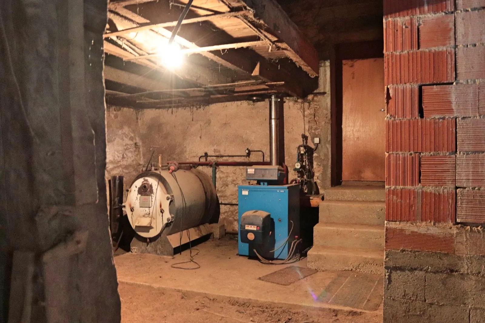 Ferme viticole à rénover avec grand potentiel proche de Caplong 