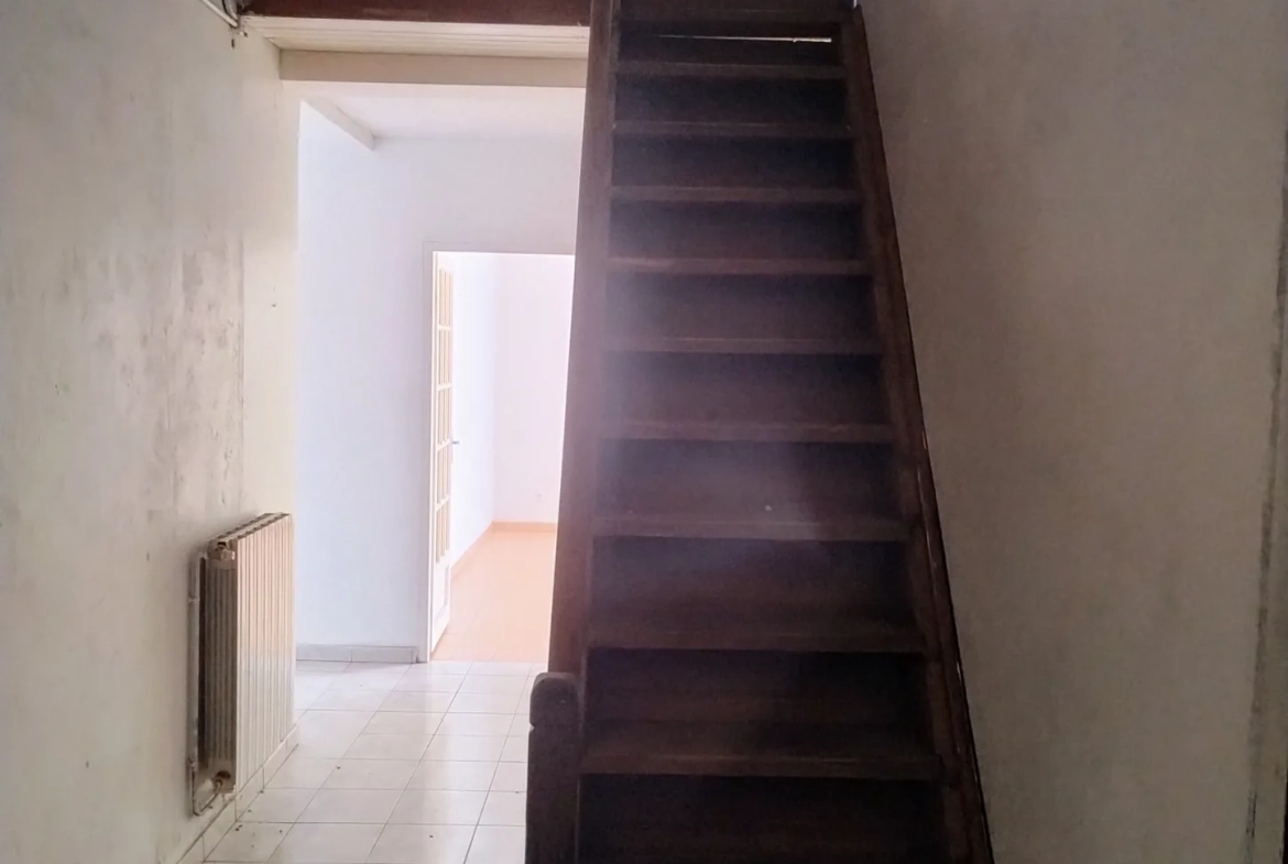 Ferme viticole à rénover avec grand potentiel proche de Caplong 