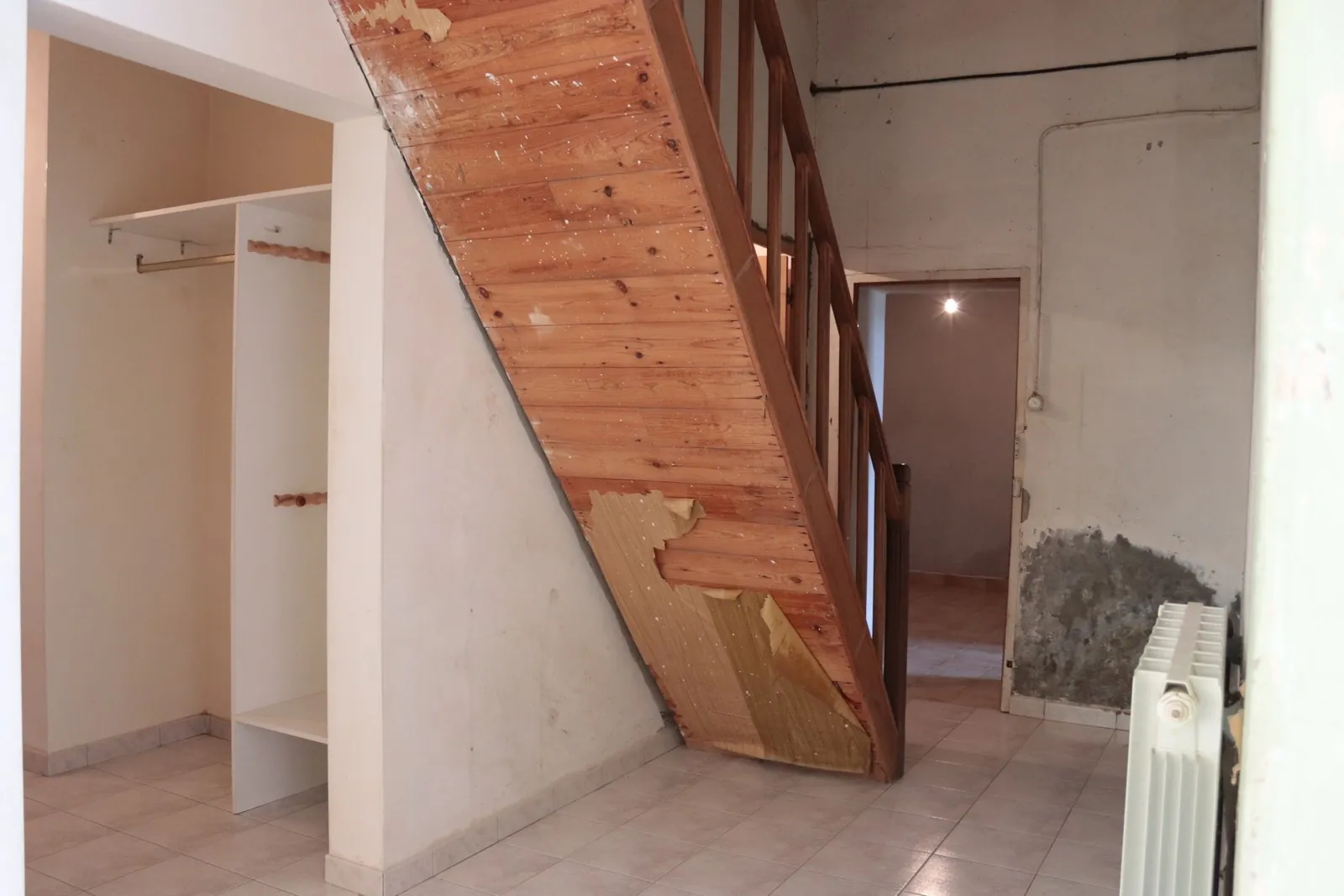 Ferme viticole à rénover avec grand potentiel proche de Caplong 