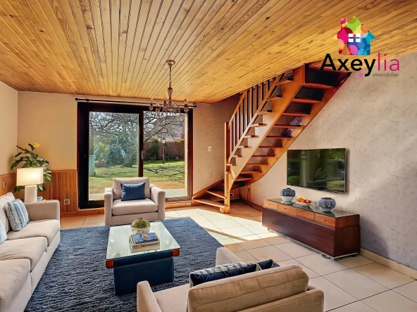 Maison à vendre à Roanne avec 3 chambres, garages et terrain clos