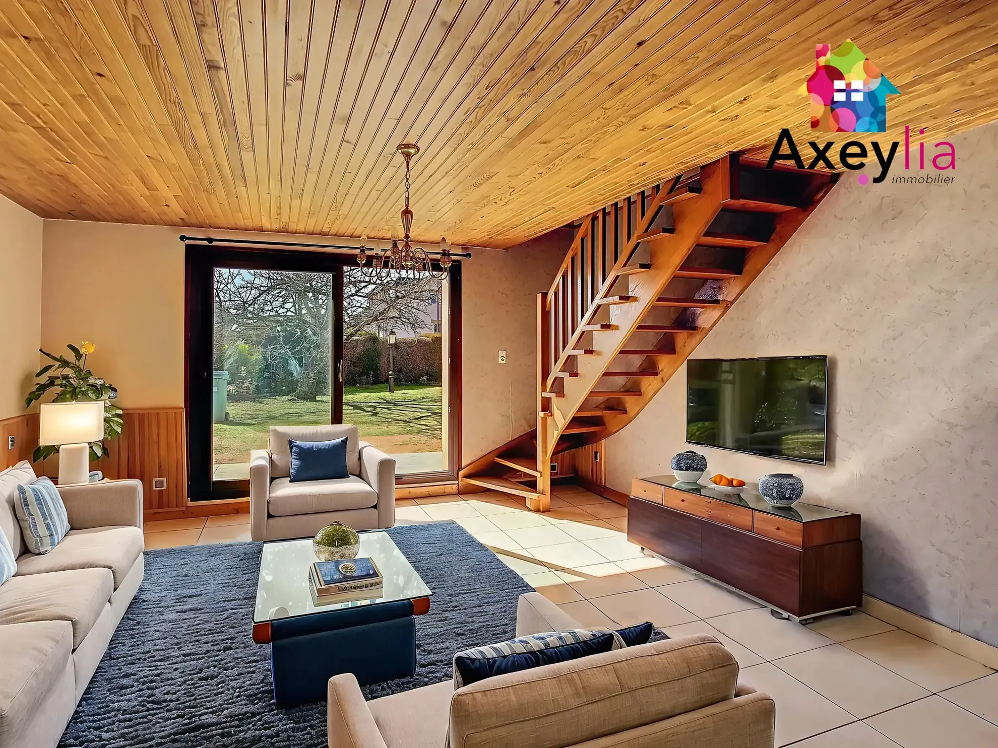 Maison à vendre à Roanne avec 3 chambres, garages et terrain clos 