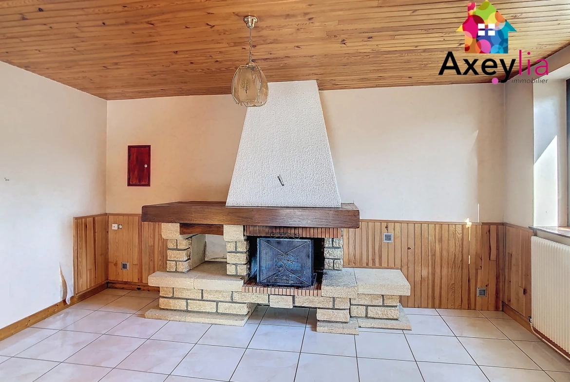 Maison à vendre à Roanne avec 3 chambres, garages et terrain clos 