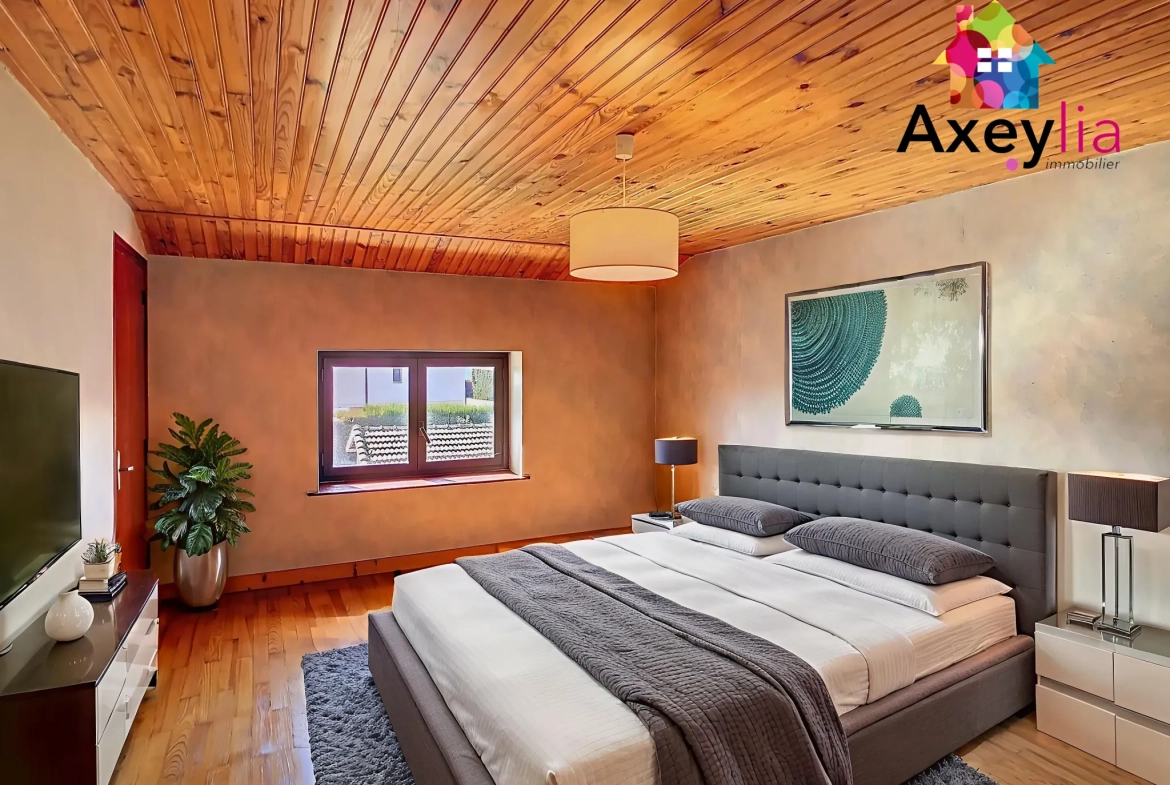 Maison à vendre à Roanne avec 3 chambres, garages et terrain clos 