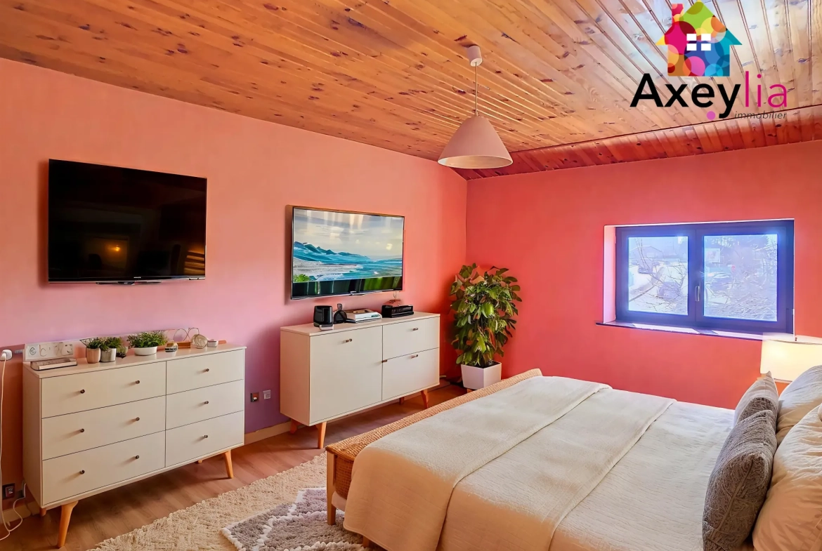 Maison à vendre à Roanne avec 3 chambres, garages et terrain clos 