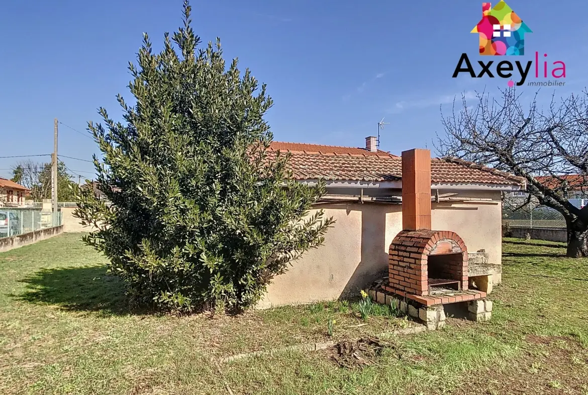Maison à vendre à Roanne avec 3 chambres, garages et terrain clos 