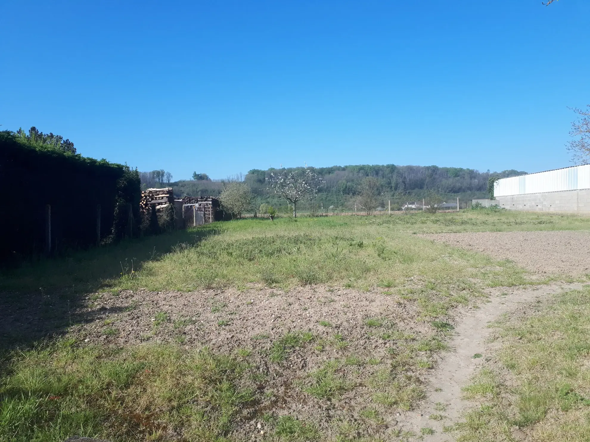 Maison 3 chambres avec terrasse, jardin et garage à Buxeuil 37160 