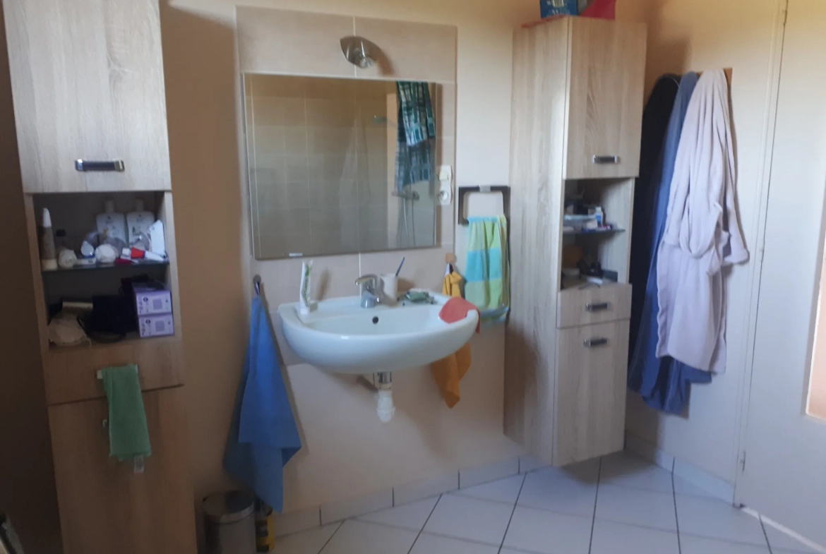 Maison 3 chambres avec terrasse, jardin et garage à Buxeuil 37160 