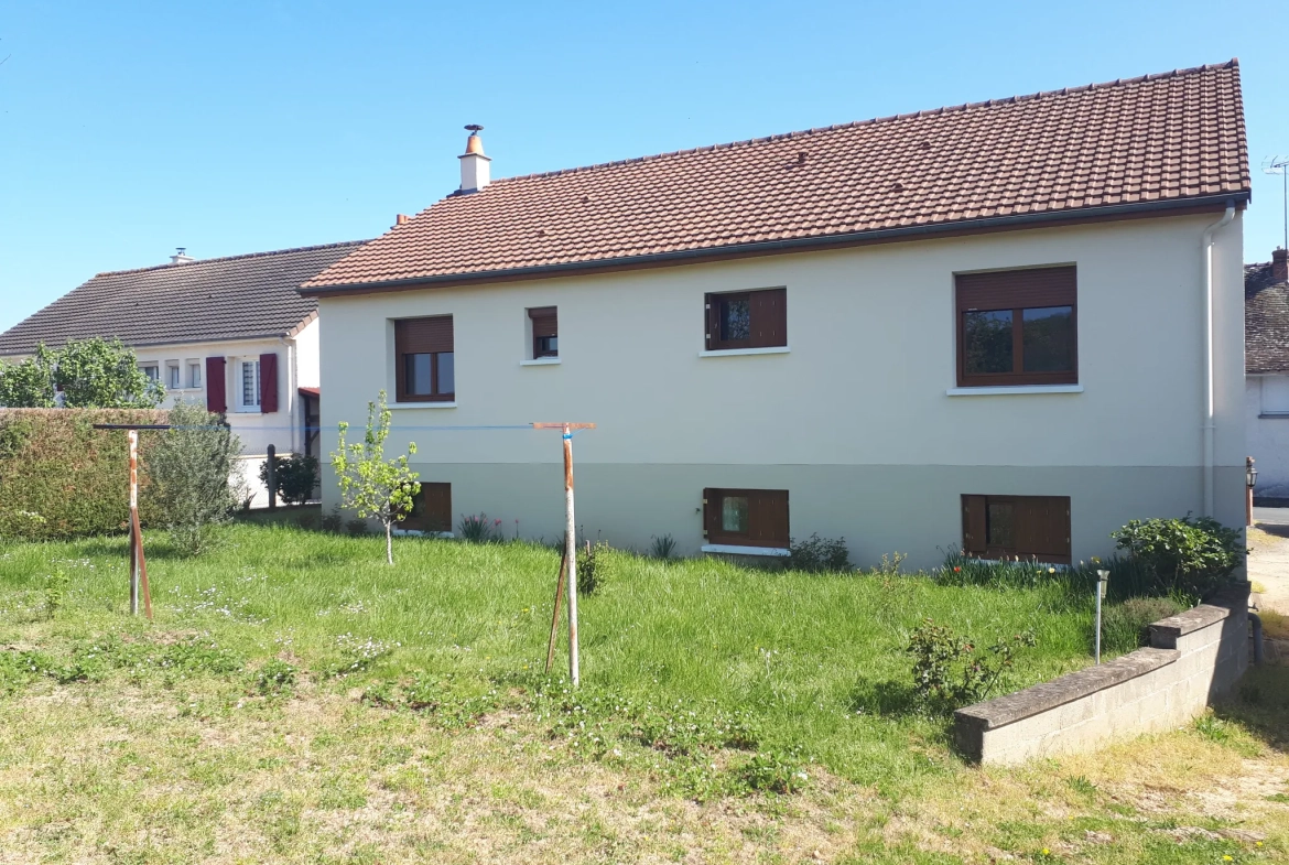 Maison 3 chambres avec terrasse, jardin et garage à Buxeuil 37160 