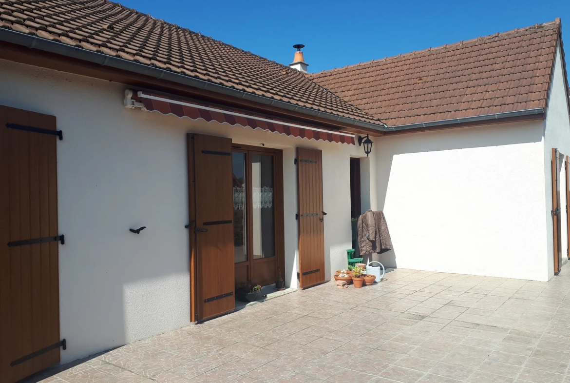 Maison 3 chambres avec terrasse, jardin et garage à Buxeuil 37160 