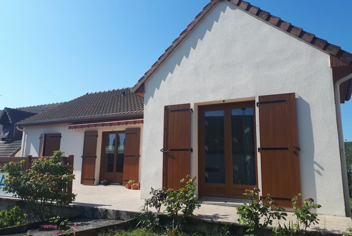 Maison 3 chambres avec terrasse, jardin et garage à Buxeuil 37160 