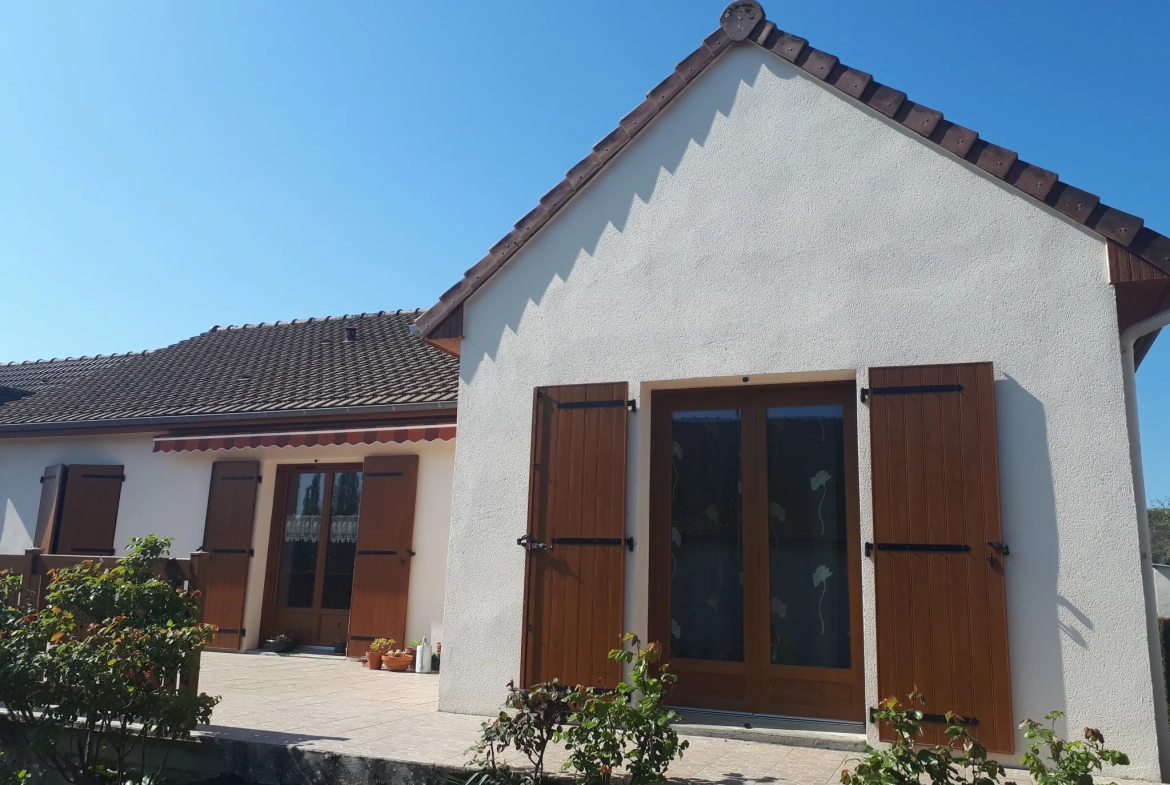 Maison 3 chambres avec terrasse, jardin et garage à Buxeuil 37160 