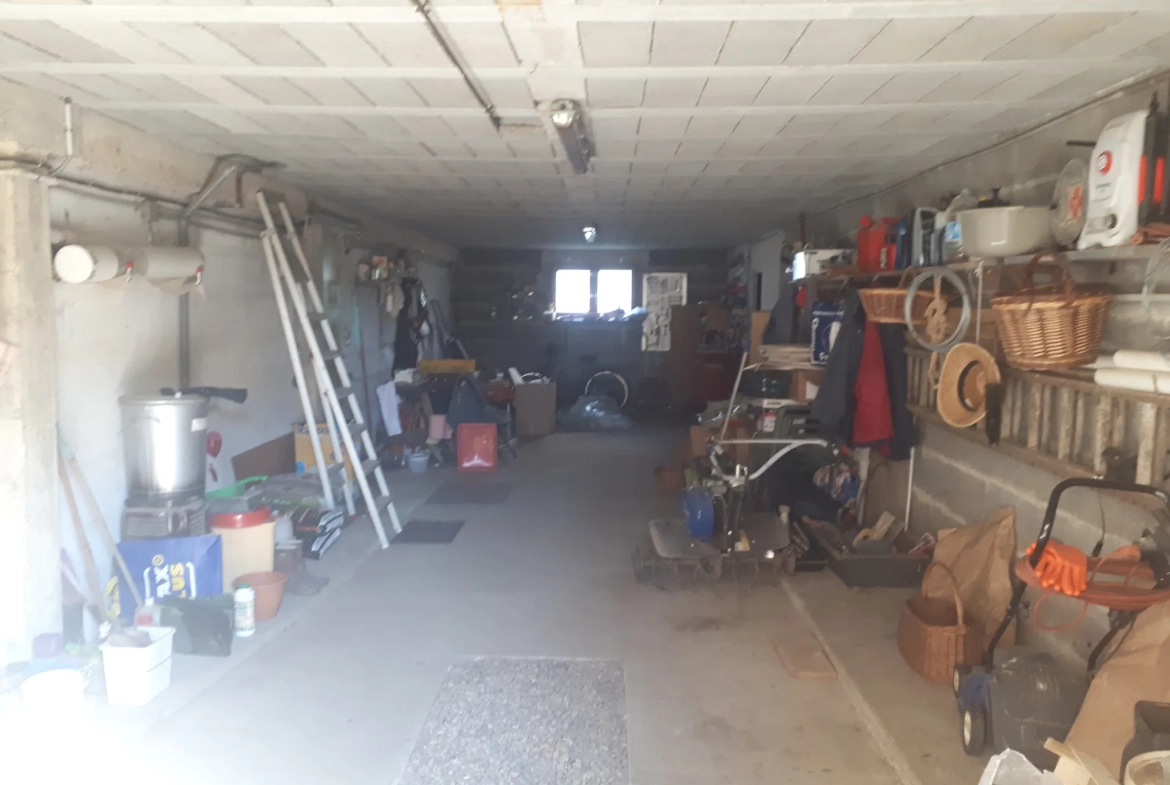 Maison 3 chambres avec terrasse, jardin et garage à Buxeuil 37160 