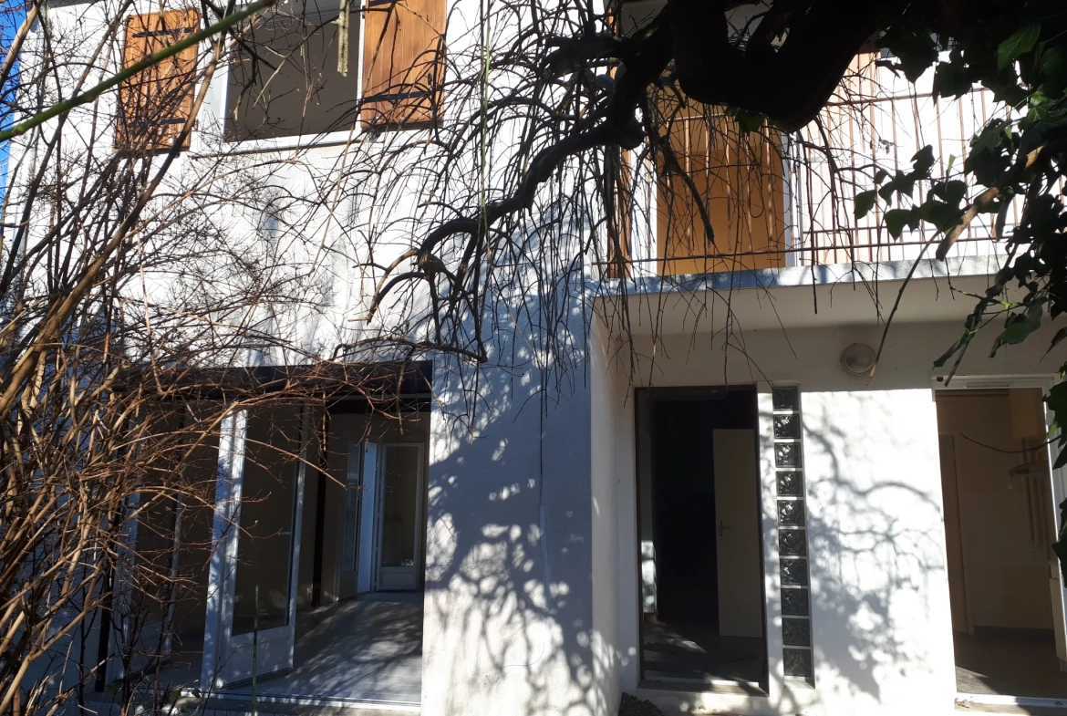 Maison avec jardin et garage à vendre à Poitiers, proche centre historique 