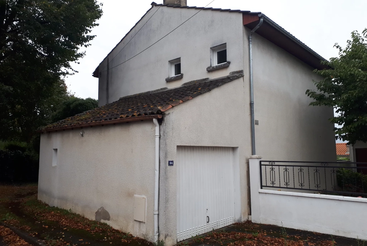 Maison avec jardin et garage à vendre à Poitiers, proche centre historique 