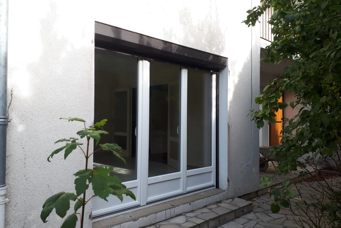 Maison avec jardin et garage à vendre à Poitiers, proche centre historique 