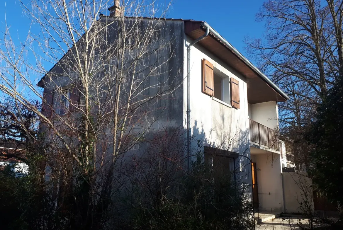 Maison avec jardin et garage à vendre à Poitiers, proche centre historique 