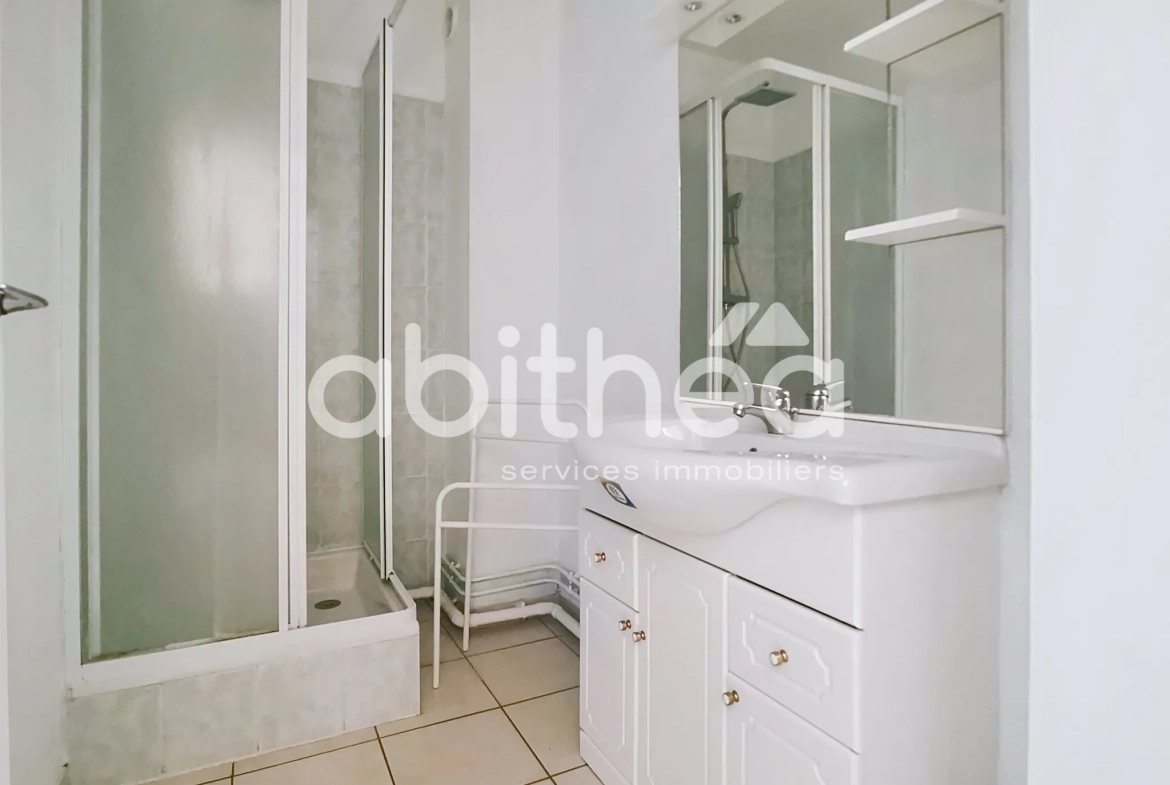 Appartement 4 pièces de 80 m² à La Chapelle Saint-Luc avec loggia et proximité centre commercial 