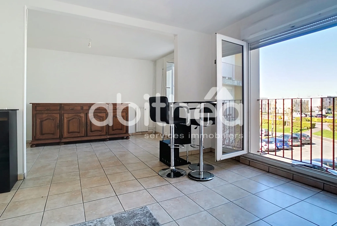 Appartement 4 pièces de 80 m² à La Chapelle Saint-Luc avec loggia et proximité centre commercial 