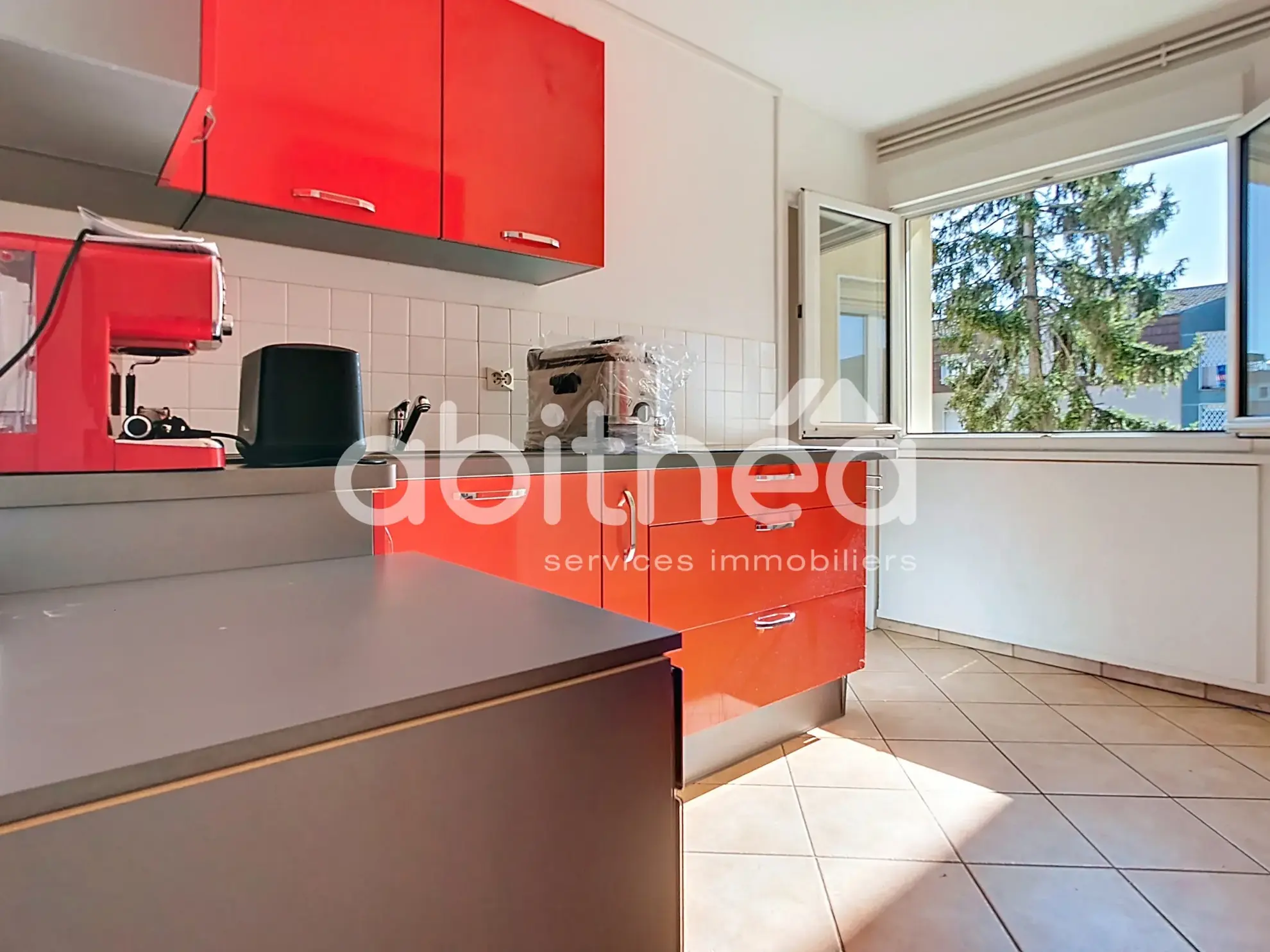 Appartement 4 pièces de 80 m² à La Chapelle Saint-Luc avec loggia et proximité centre commercial 