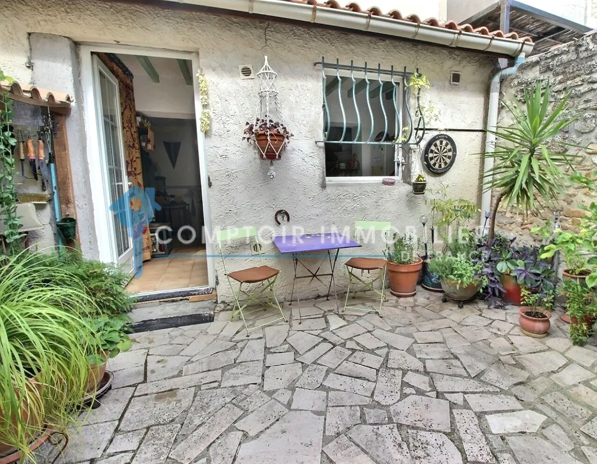 Maison de village de 53 m² avec cour orientée sud à Vallabregues 