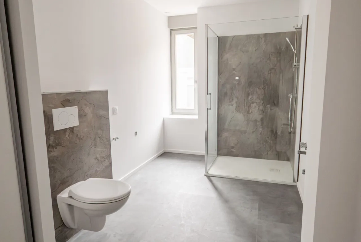 Appartement 5 pièces avec terrasse, cave et parking à La Cluse et Mijoux 