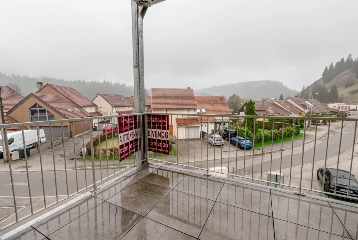 Appartement 5 pièces avec terrasse, cave et parking à La Cluse et Mijoux 