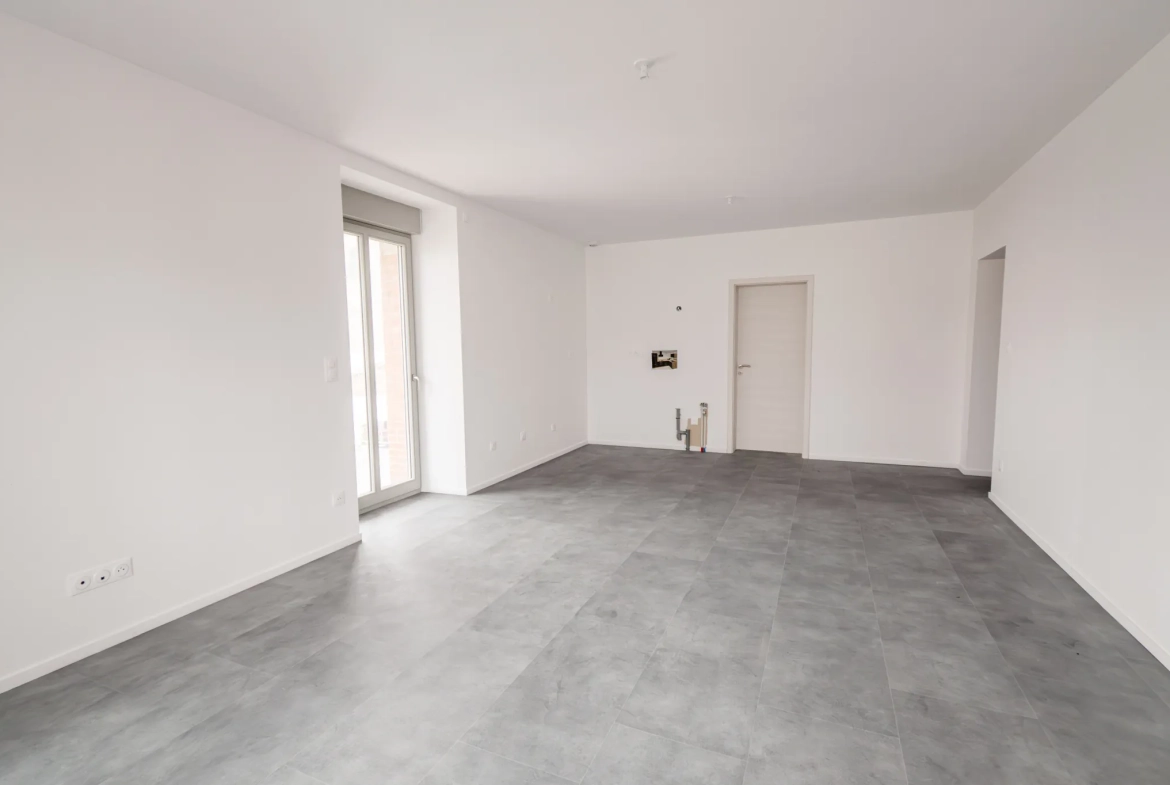 Appartement 5 pièces avec terrasse, cave et parking à La Cluse et Mijoux 