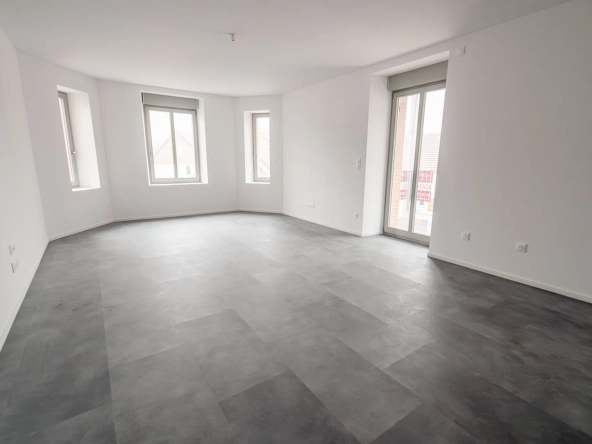 Appartement 5 pièces avec terrasse, cave et parking à La Cluse et Mijoux