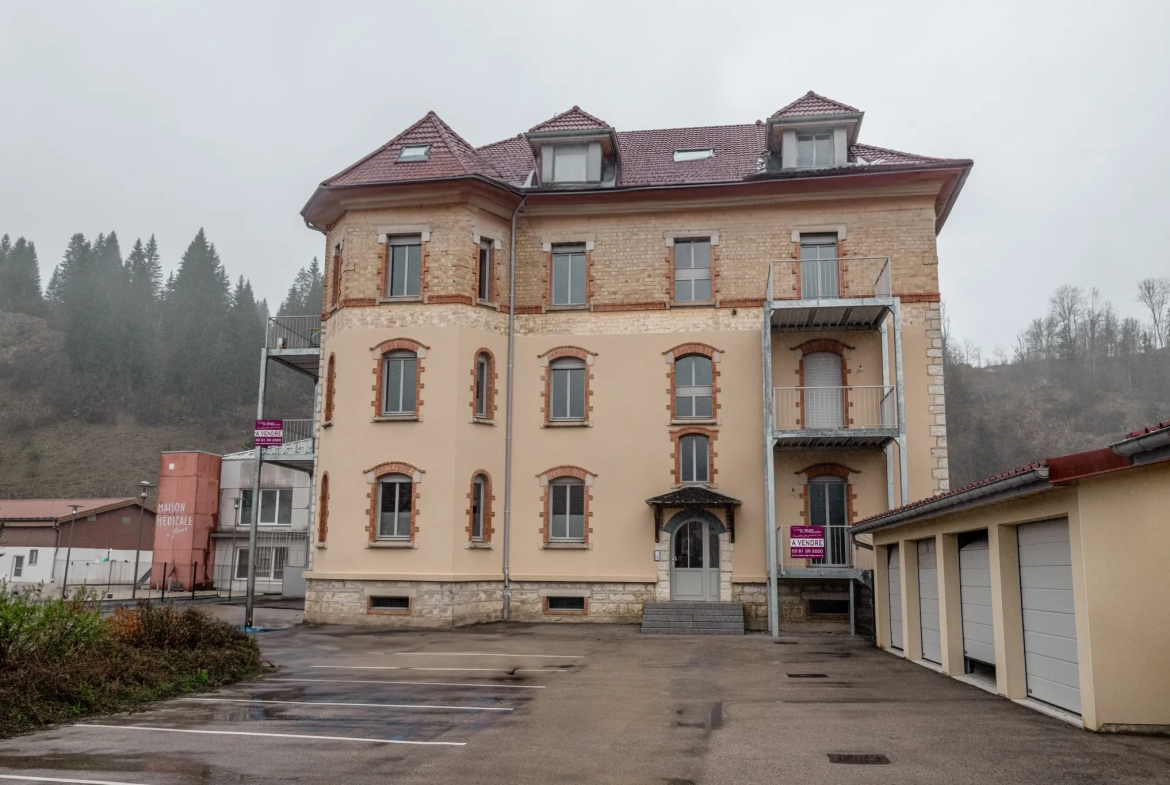 Appartement 5 pièces avec terrasse, cave et parking à La Cluse et Mijoux 