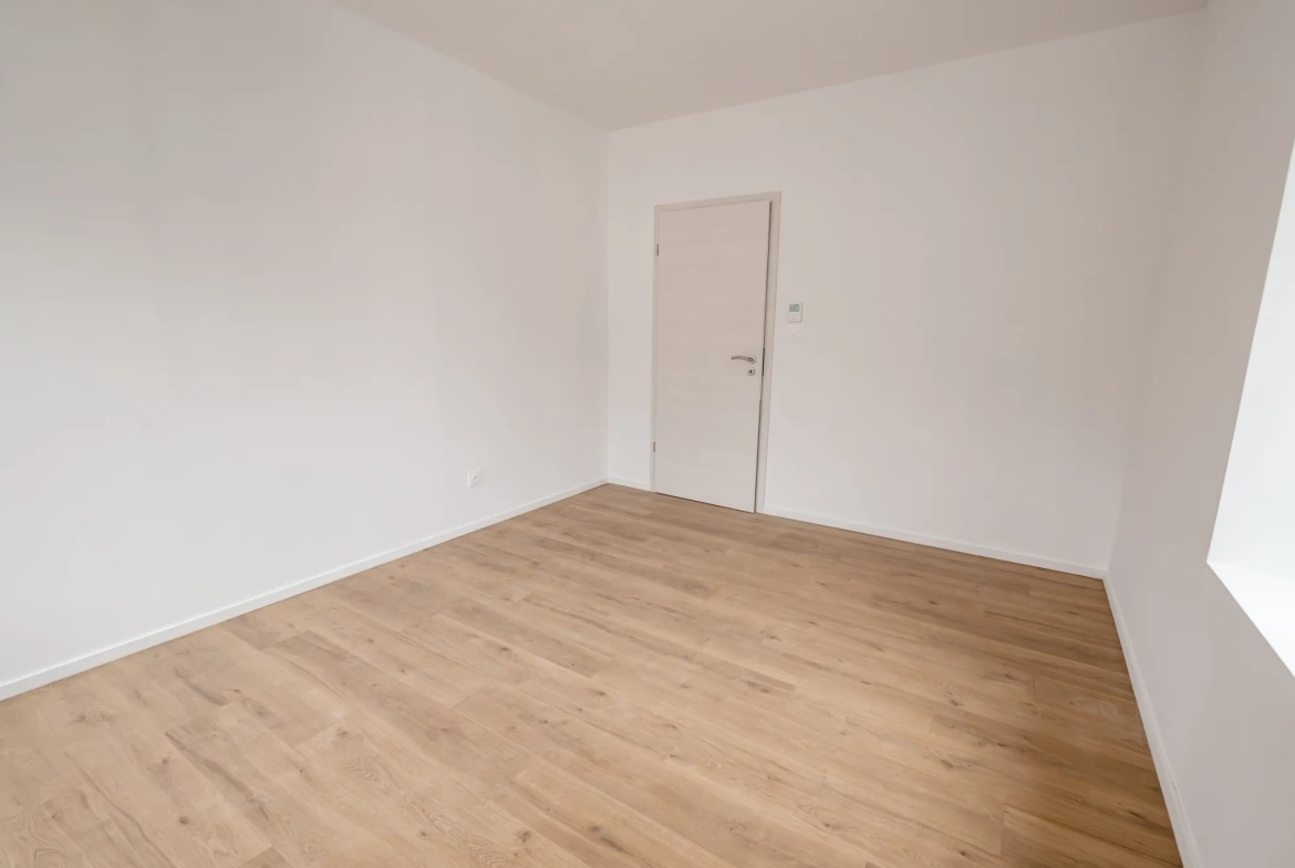 Appartement 5 pièces avec terrasse, cave et parking à La Cluse et Mijoux 