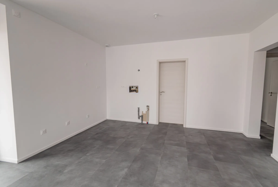 Appartement 5 pièces avec terrasse, cave et parking à La Cluse et Mijoux 