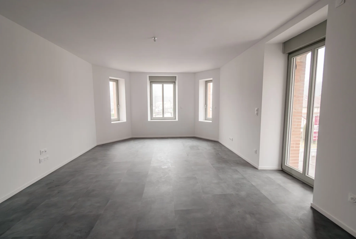 Appartement 5 pièces avec terrasse, cave et parking à La Cluse et Mijoux 