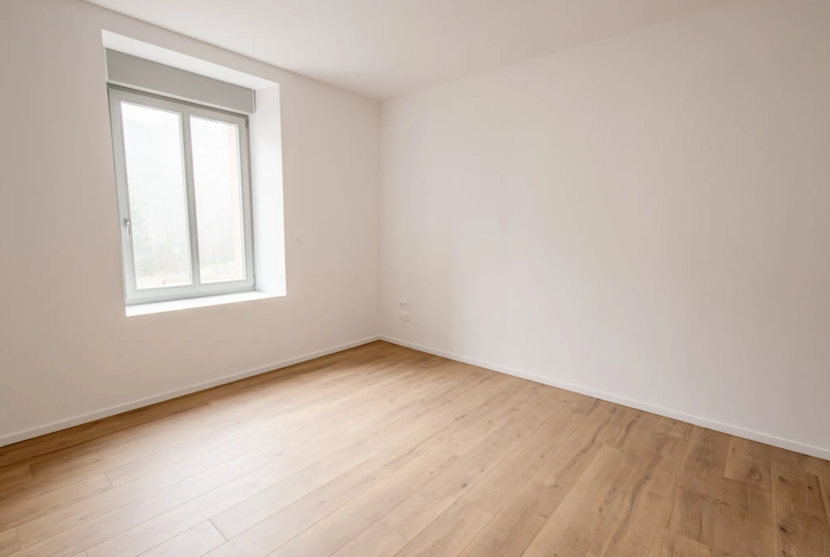 Appartement 5 pièces avec terrasse, cave et parking à La Cluse et Mijoux 