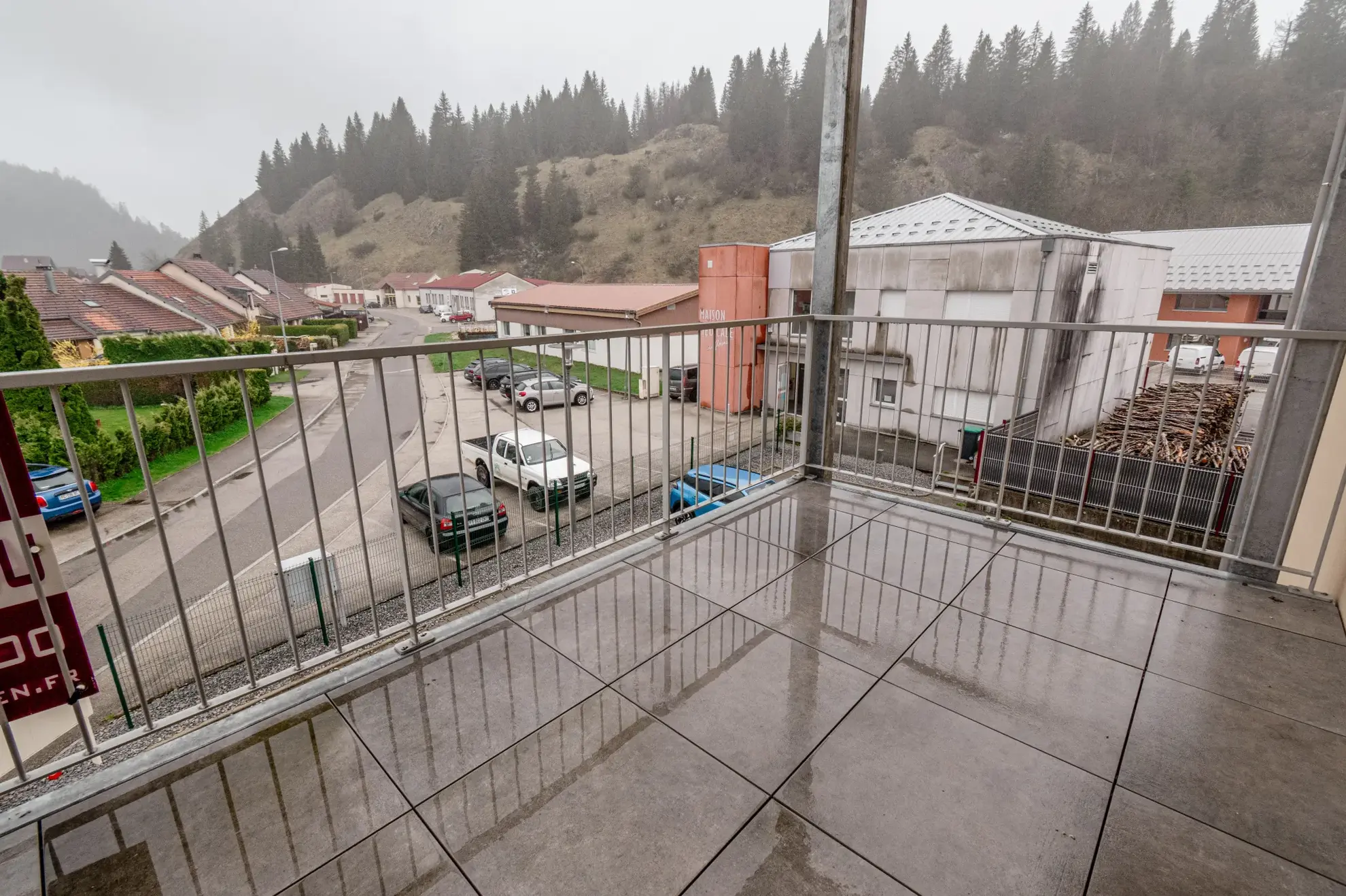 Appartement 5 pièces avec terrasse, cave et parking à La Cluse et Mijoux 