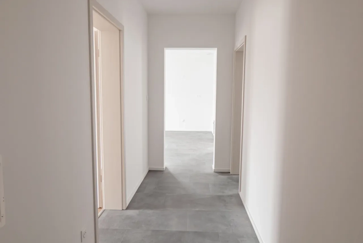 Appartement 5 pièces avec terrasse, cave et parking à La Cluse et Mijoux 