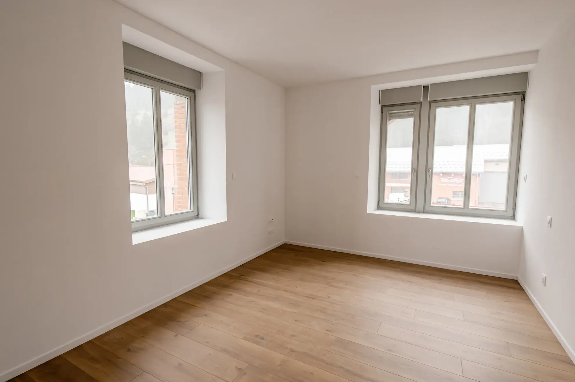 Appartement 5 pièces avec terrasse, cave et parking à La Cluse et Mijoux 